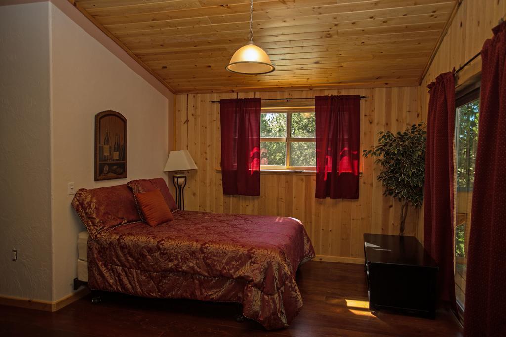 Diamondstone Guest Lodges La Pine Bagian luar foto