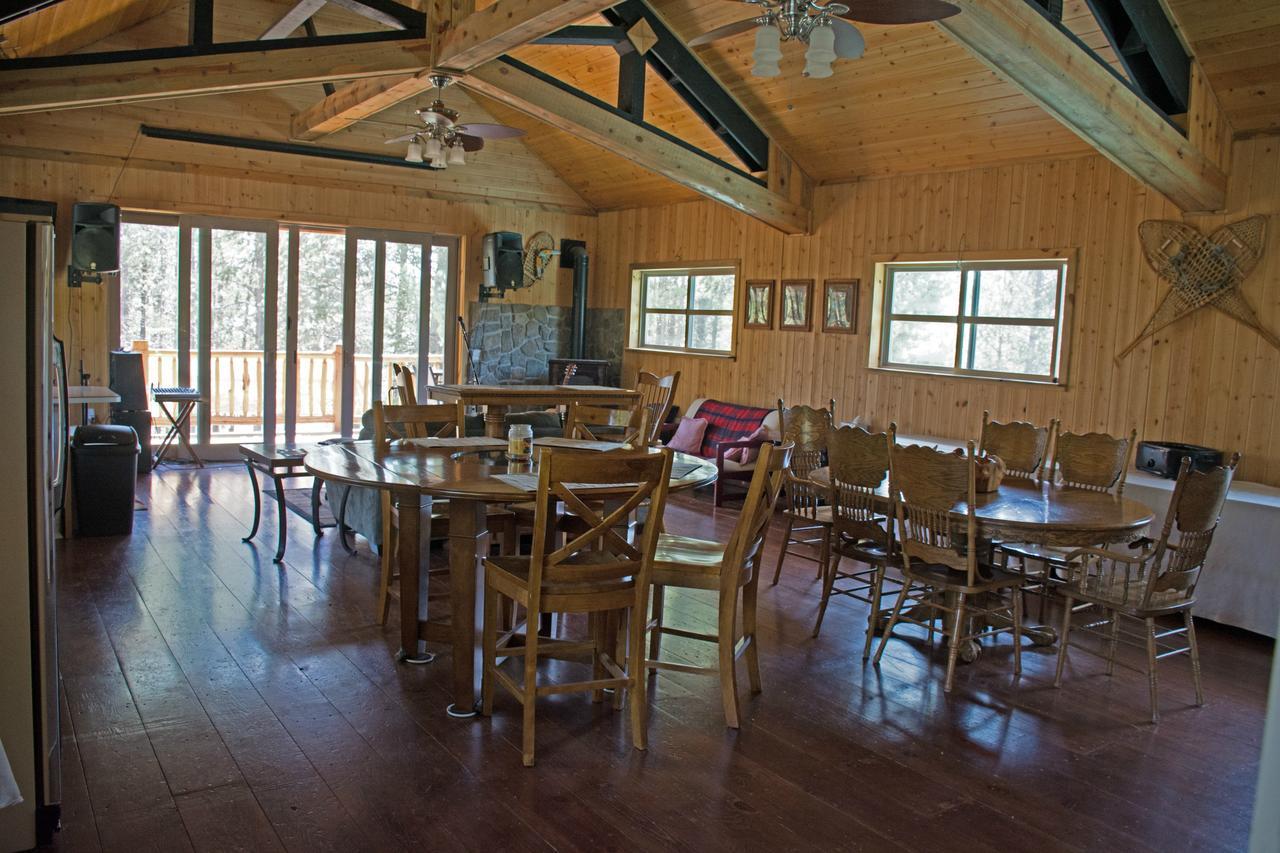 Diamondstone Guest Lodges La Pine Bagian luar foto