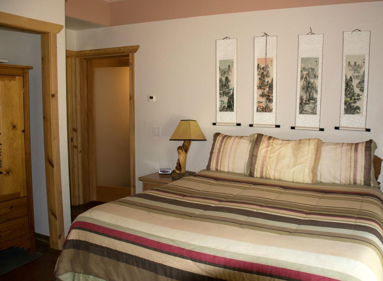Diamondstone Guest Lodges La Pine Bagian luar foto