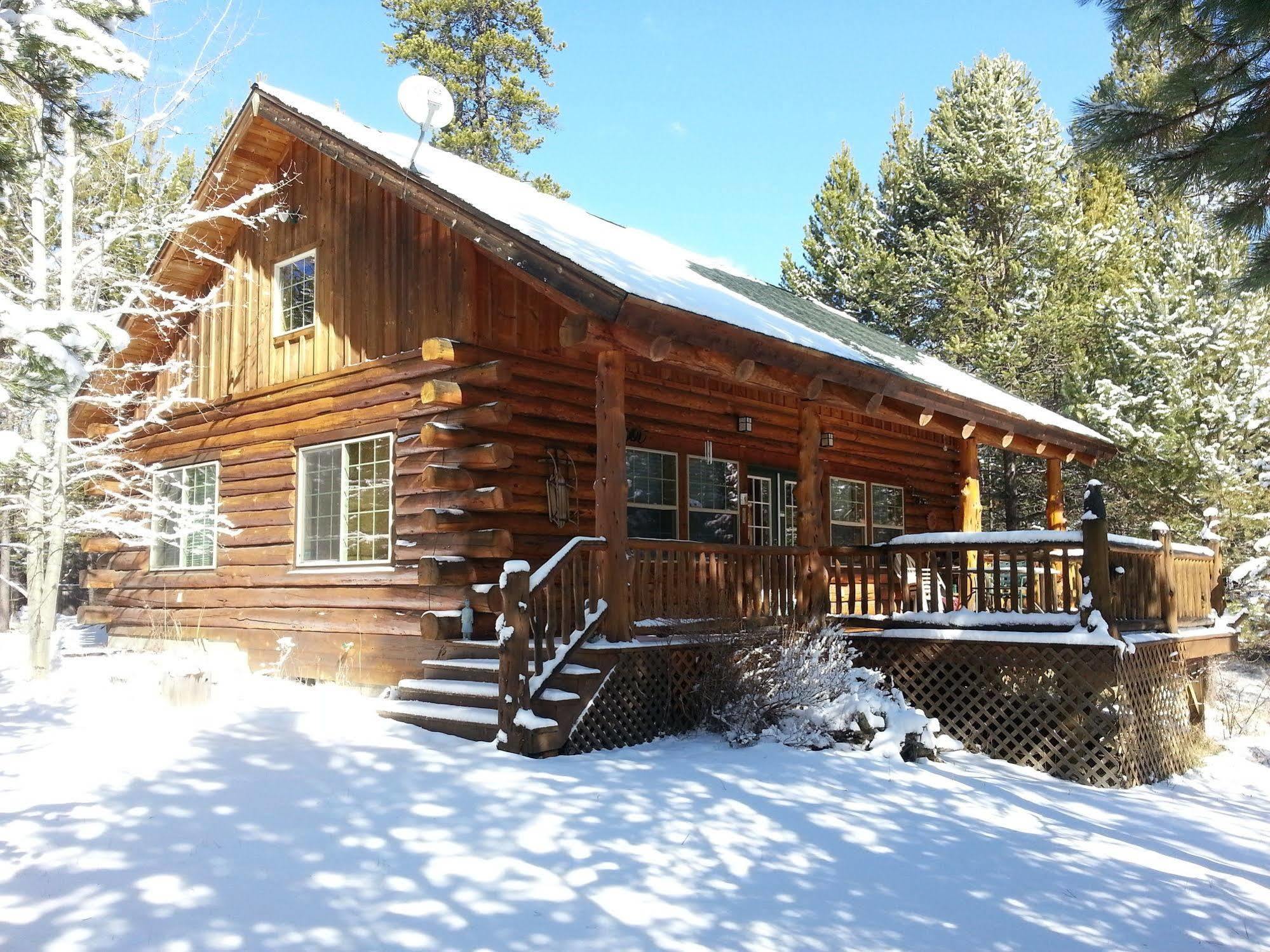 Diamondstone Guest Lodges La Pine Bagian luar foto