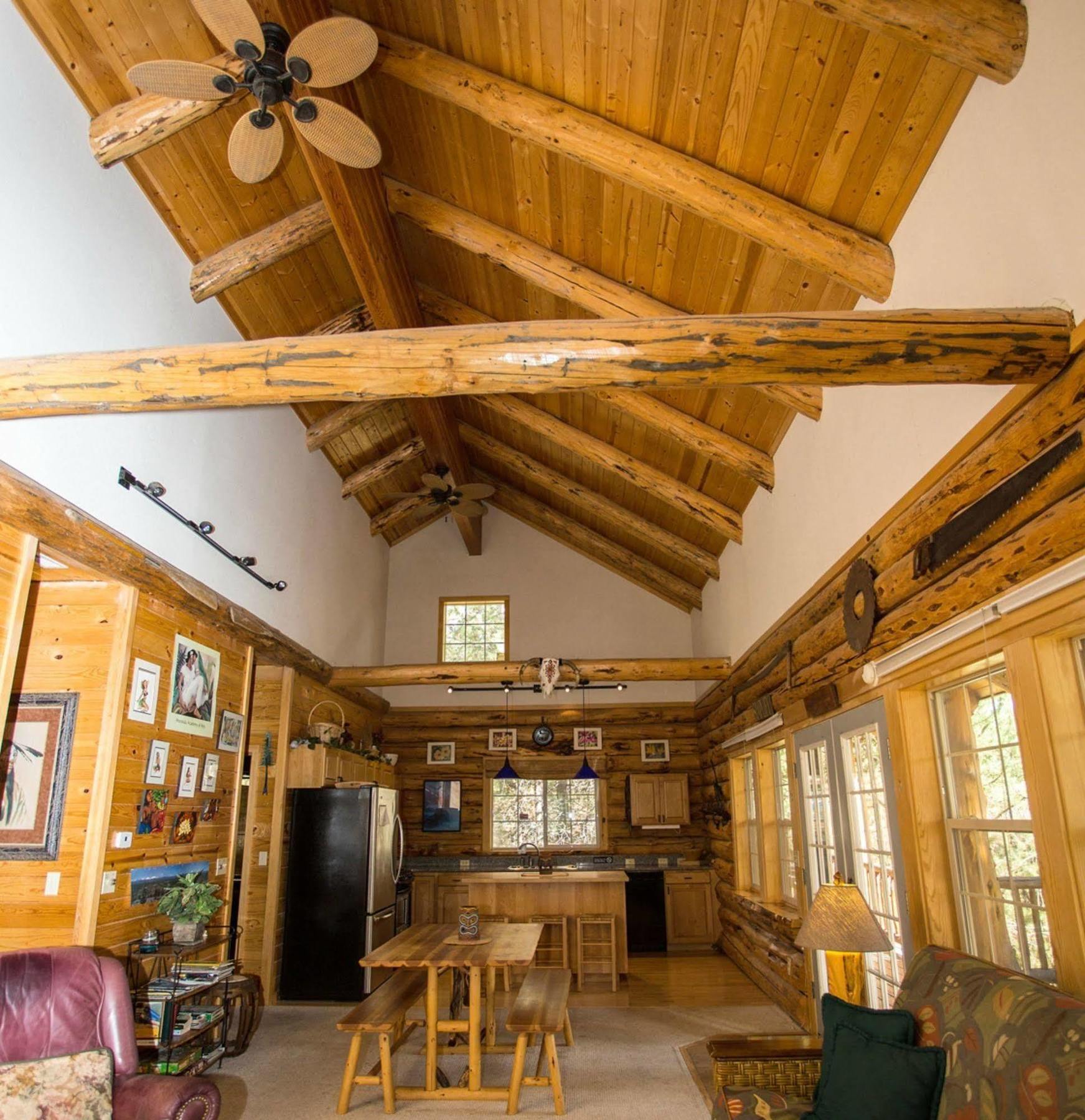Diamondstone Guest Lodges La Pine Bagian luar foto