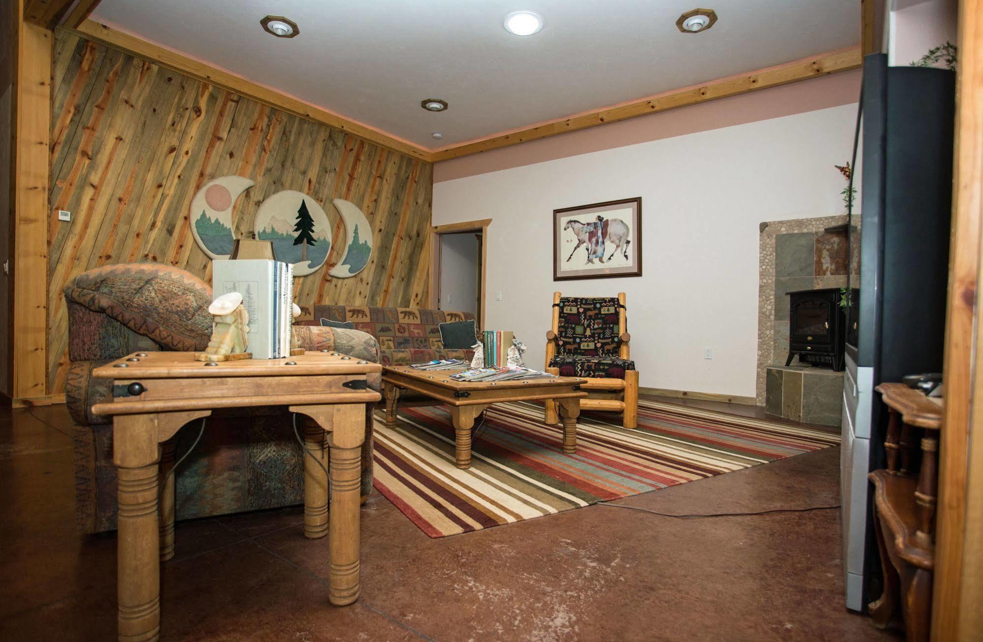 Diamondstone Guest Lodges La Pine Bagian luar foto
