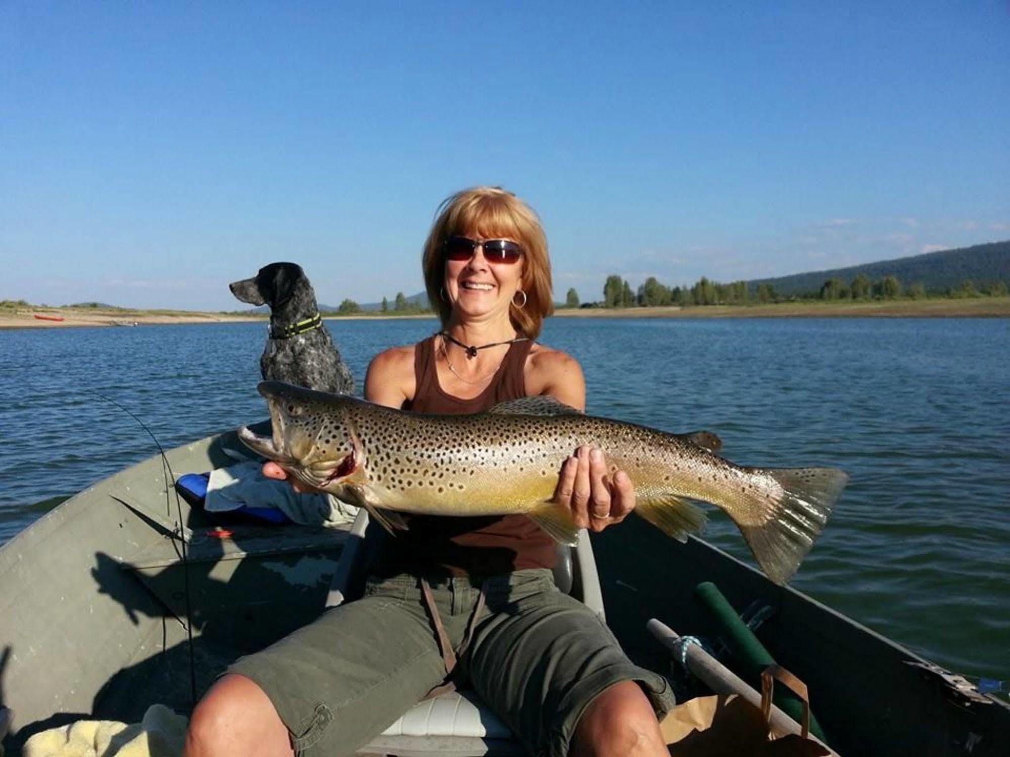 Diamondstone Guest Lodges La Pine Bagian luar foto