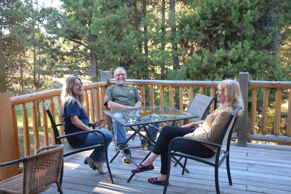 Diamondstone Guest Lodges La Pine Bagian luar foto